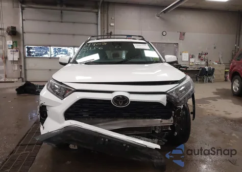 2021 Toyota Rav4 Xle z USA, uszkodzony, nr VIN 2T3P1RFV0MW231033